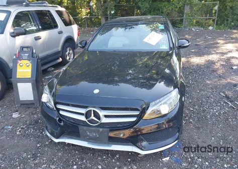 2016 Mercedes-Benz C 300 4Matic/Luxury 4Matic/Sport 4Matic z USA, uszkodzony, nr VIN 55SWF4KB6GU176303